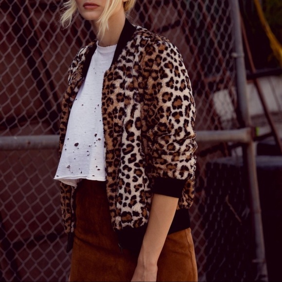 1 LEFT‼️So Soft & Fuzzy Leopard Bomber - Picture 4 of 8